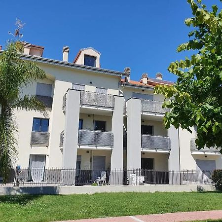 Casa Di Clara Lägenhet San Bartolomeo Al Mare Exteriör bild